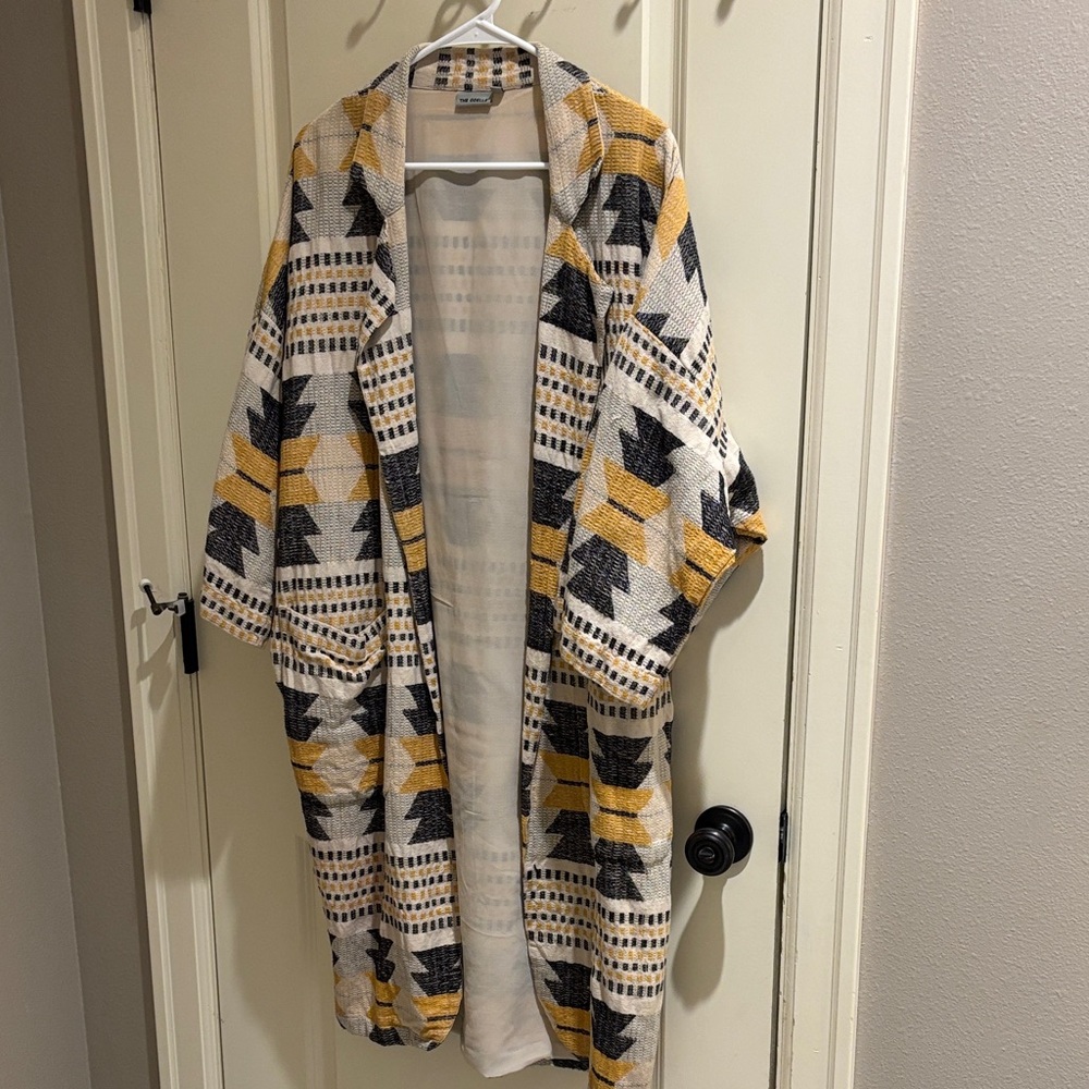 Stylish Geometric Patterned Cape - image 1